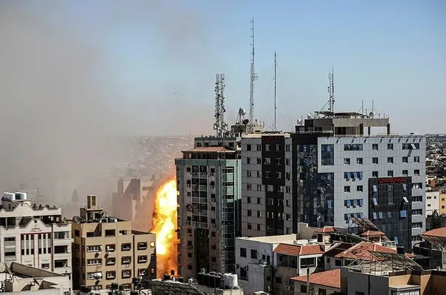 Odatv'den skandal manşet: İsrail'in bombaladığı binayı "13 katlı bina çöktü" başlığıyla verdi
