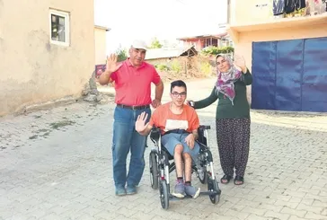 Müge Anlı'dan yürüme güçlüğü çeken Kemal'e çok özenli yardım