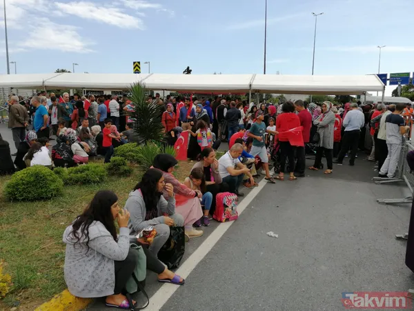 15 Temmuz Demokrasi ve Milli Birlik günü 3. yılında! Eline bayrağı alan Atatürk Havalimanı'na gidiyor - 1