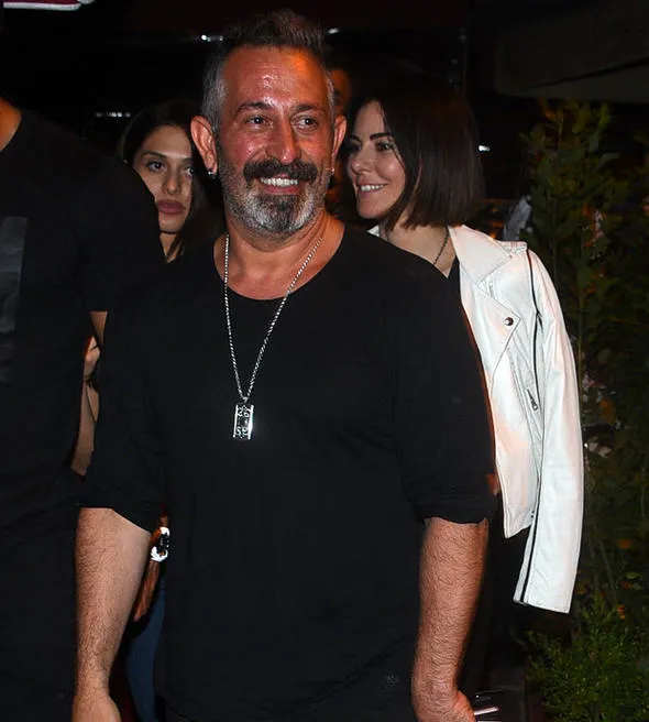 Cem Yılmaz ile Defne Samyeli mavi tura çıkıyor-3