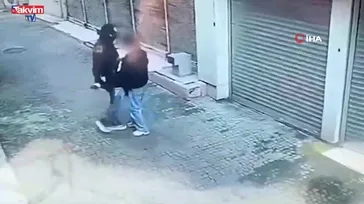 Tornavida ile telefon gaspı kamerada