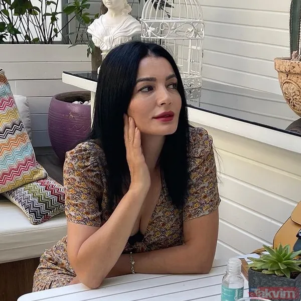 Aleyna Tilki’nin annesi Havva Öztel derin yırtmacıyla sosyal medyayı ateşe verdi! ‘Gece oldu’ dedi ortalığı yaktı kavurdu - 4