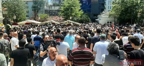 Cüneyt Arkın son yolculuğuna uğurlandı! Oğlu Murat Arkın babasına repliğiyle veda etti: Ağlamayın be, böyle insanlara ağıt değil destan yaraşır! - 20