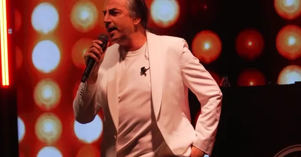 Şarkıcı Çelik Hatay’da borç kapattı çamurlu kıyafetle sahneye çıktı: "Ramazan paylaşmak demek"