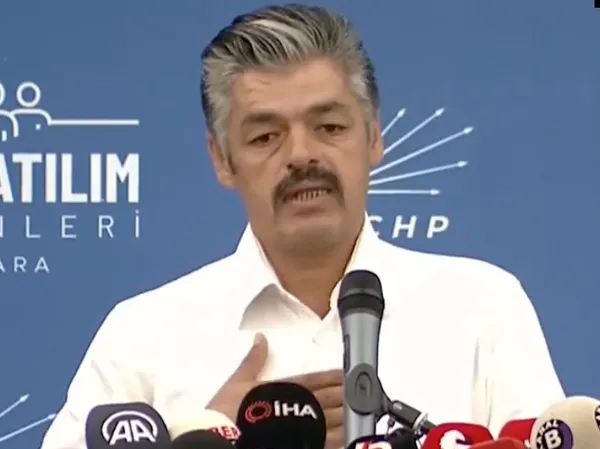 chp-lideri-kemal-kilicdaroglunun-kursu-tiyatrosu-sade-vatandas-diye-cikardi-suc-makinesi-cikti-1660906084966.jpg CHP lideri Kemal Kılıçdaroğlu'nun kürsü tiyatrosu: Sade vatandaş diye çıkardı "suç makinesi" çıktı-2