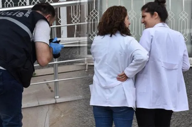 Sivas'ta aile sağlığı merkezi kurşunlandı