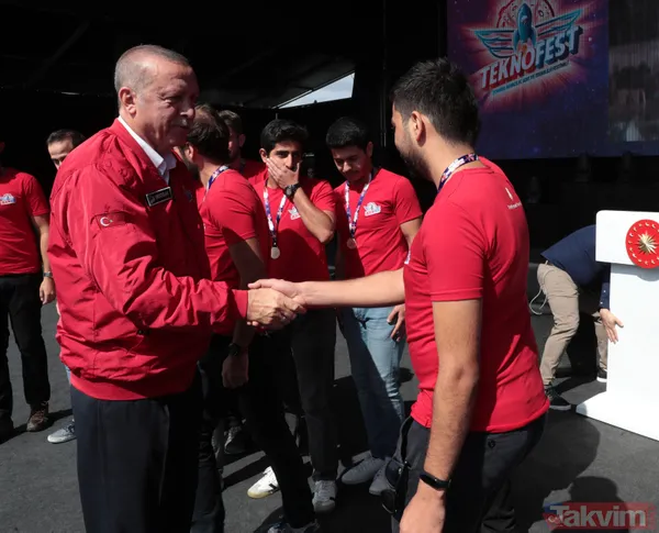 Cumhurbaşkanı Recep Tayyip Erdoğan TEKNOFEST'i ziyaret etti - 19