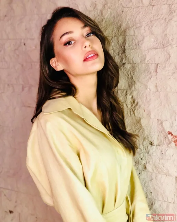 Dilan Çiçek Deniz yatak odasından paylaştı! İç çamaşırı görünen Dilan yine çok konuşuldu sosyal medya ikiye bölündü - 1