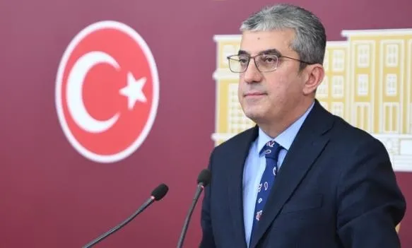 1709220260801.jpeg CHP'li Ekrem İmamoğlu'ndan eşi dostu beslemeye devam | Özel kalem müdürü Kadriye Kasapoğlu'na vekil aracı! Trafik cezası bahanesi...-5