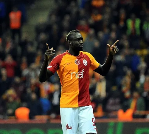 185 milyonluk 5 yıldız 1 Gomis etmedi! Galatasaray 500 bin Euro zam istediği için gönderdiği Gomis'i mumla arıyor - 1