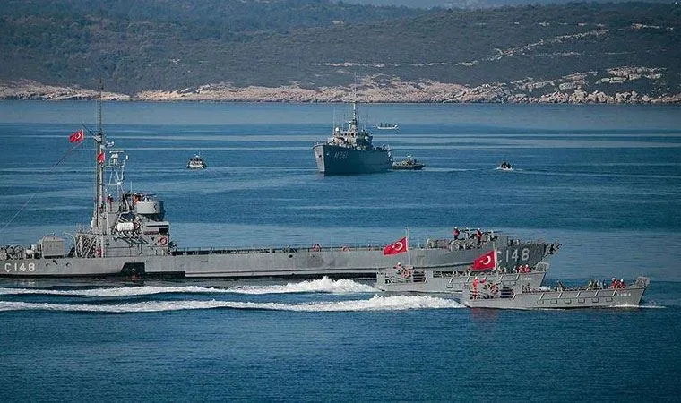 deniz-kuvvetleri-komutanligindan-23-nisana-ozel-23-gemi-limanlar-bayram-etti-1713857508348.jpeg Deniz Kuvvetleri Komutanlığı'ndan 23 Nisan'a özel 23 gemi! Limanlar 'bayram' etti-5