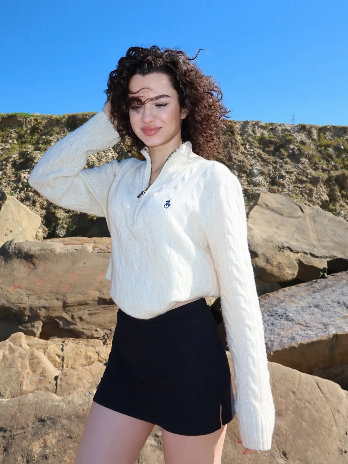 su-burcu-yazgi-coskundan-kayaliklar-uzerinde-yeni-pozlar-1778143308965.jpg Su Burcu Yazgı Coşkun’dan kayalıklar üzerinde yeni pozlar-4