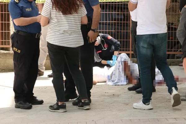 kocaelide-bosanma-asamasindaki-koca-dehset-sacti-karisina-ve-kizina-kursun-yagdirip-intihar-etti-2-olu-1-yaral-1653906321764.jpg Kocaeli'de boşanma aşamasındaki koca dehşet saçtı! Karısına ve kızına kurşun yağdırıp intihar etti: 2 ölü, 1 yaralı-4