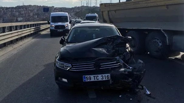 Okmeydanı'nda zincirleme kaza: Trafik kilit-1