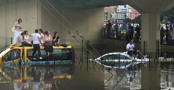 İstanbul'da vatandaşlar mahsur kaldı-5
