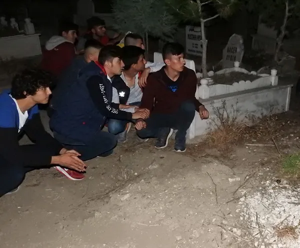 Mezarlıkta ağlayan 'gizemli kız'la ilgili Valilikten son dakika açıklaması! Gizemli ağlayan kız bulundu mu?-4