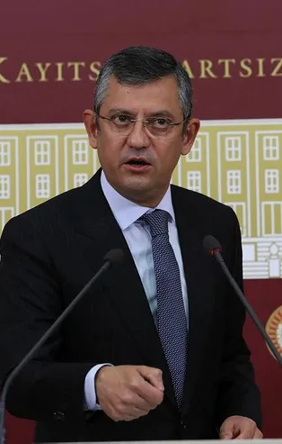BBC'nin defalarca yalanlanan haberine tutunan CHP'de Özgür Özel'den pes dedirten "özür" açıklaması!