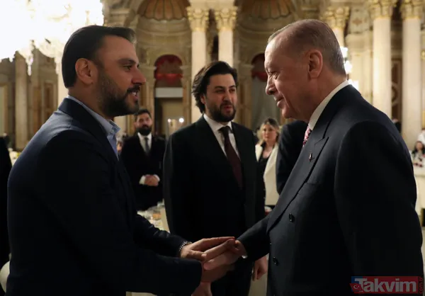 Hakan Ural Dolmabahçe Sarayı’nda gerçekleşen iftardan Başkan Recep Tayyip Erdoğan ile fotoğrafını paylaştı: "Sevmek ayıp mı yahu" - 41