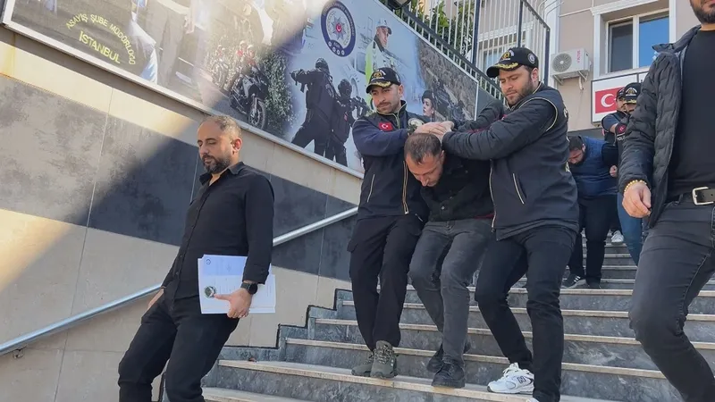 yonca-kolgeyi-oldurdukten-sonra-eski-esin-otelden-cikis-goruntuleri-ortaya-cikti-1775479278518.jpeg Yonca Kölge'yi öldürdükten sonra eski eşin otelden çıkış görüntüleri ortaya çıktı-3