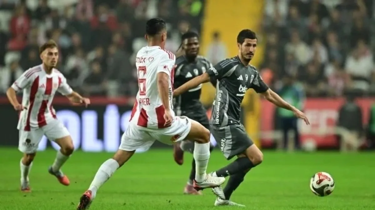 Beşiktaş'a büyük şok! Yıldız futbolcu maça devam edemedi