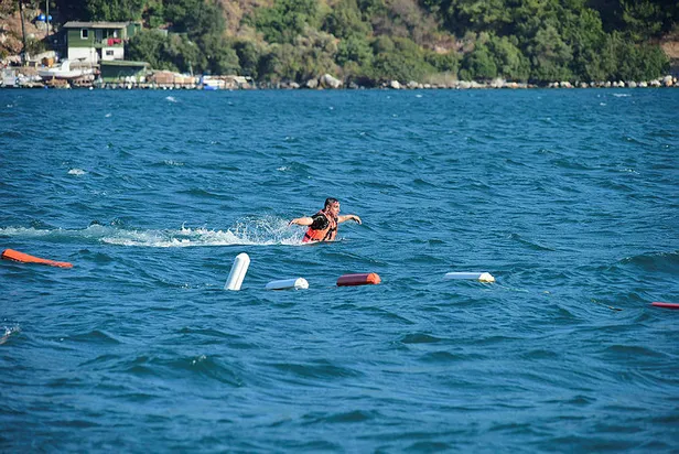 Şarkıcı Doğuş ölümden döndü! Ailesi ile birlikte tekne turuna çıktı az kalsın canından oluyordu-4