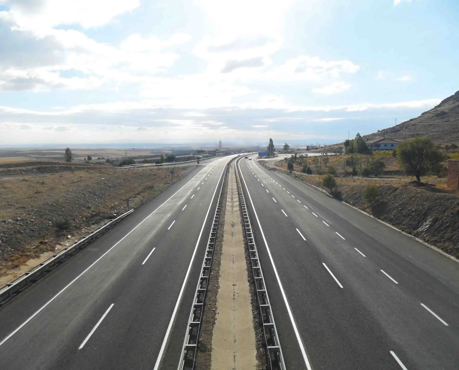 Bölünmüş yolda 2023 hedefi 36 bin 500 kilometre