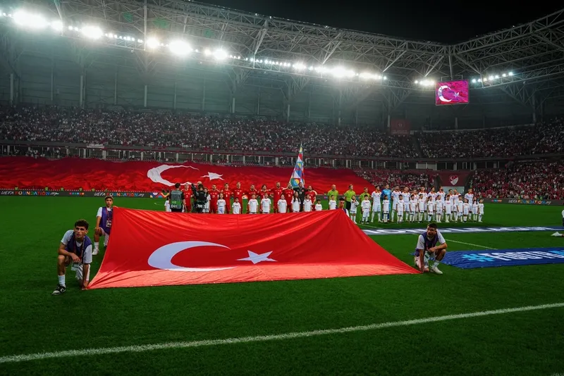 arda-gulerden-ovgu-dolu-sozler-muhtesemdiniz-1728683745640.jpg