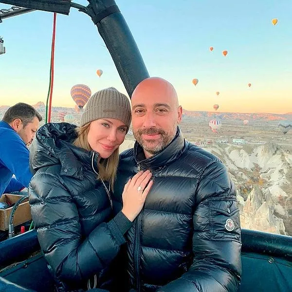 iki-evliligi-mutsuz-biten-demet-senerin-yuzu-tolga-armanla-yeniden-guldu-45-yas-gununde-pariste-romantizm-ruzg-1649877083626.jpeg İki evliliği mutsuz biten Demet Şener'in yüzü Tolga Arman'la yeniden güldü! 45. yaş gününde Paris'te romantizm rüzgarı-3