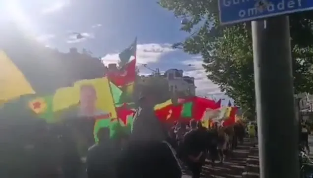 Terör örgütü sempatizanlarında 3'lü muhtıra korkusu! PKK/YPG yandaşları Göteborg'da gösteri düzenledi