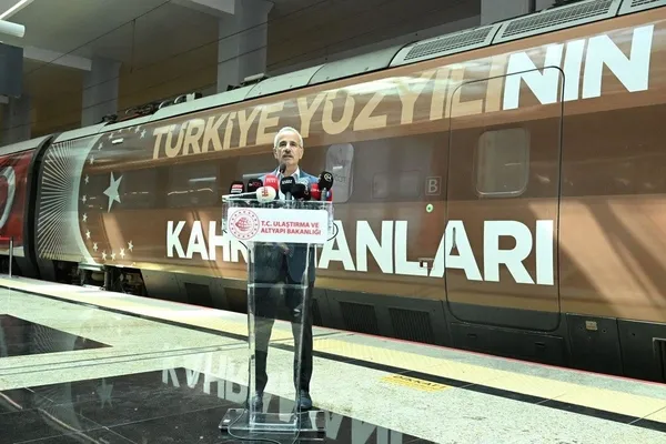 son-dakika-15-temmuz-treni-yola-cikti-ulastirma-ve-altyapi-bakani-abdulkadir-uraloglu-bu-gelenek-surecek-1689323189812.jpeg