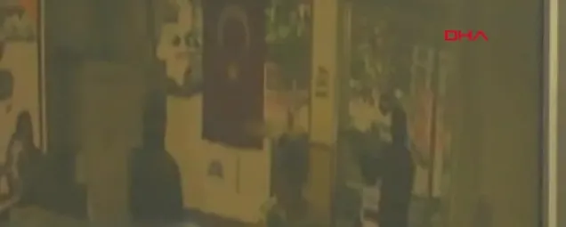 Maskeli silahlı PTT soygunu kamerada