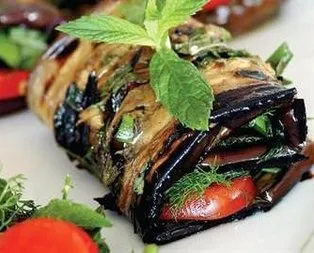 Patlıcan Sarma Salatası Tarifi