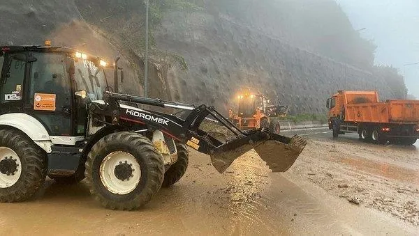 Son dakika: Yola çıkacaklar dikkat: TEM Otoyolu'nda heyelan! Ankara-İstanbul yönü trafiğe kapandı-3