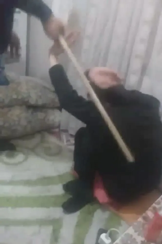 boyle-evlat-olmaz-olsun-esenyurtta-annesini-1702211896818.jpeg Böyle evlat olmaz olsun | Esenyurt'ta annenin çığlıklarına komşuları yetişti: Oğlum beni öldürecek-2