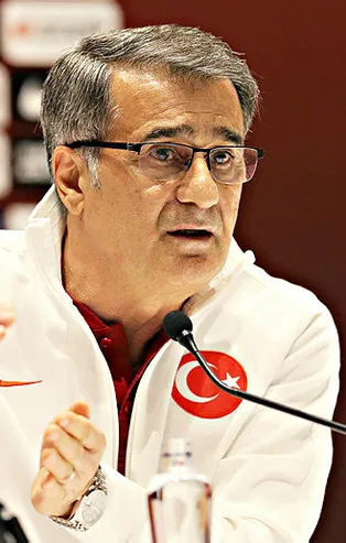 Şenol Güneş'ten yabancı sınırı açıklaması