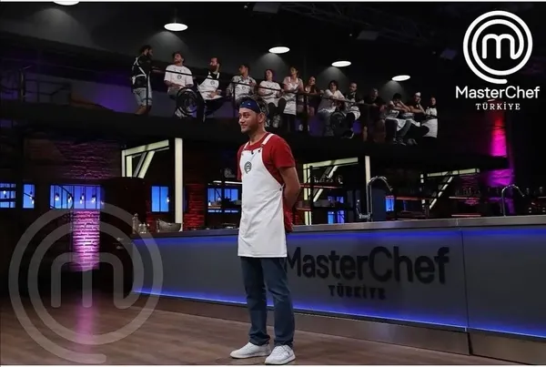 emre-buber-acun-ilicaliya-rest-mi-cekti-sok-teklif-ifsa-oldu-o-iddiayla-ortalik-karisti-masterchef-emrenin-flas-karari-1637170306310.jpg