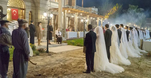 Bir Zamanlar Çukurova tam 8 ayda inşa edildi! Bir Zamanlar Çukurova 2.bölüm fragmanı izle-1