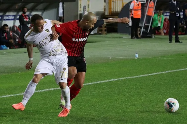 Gaziantep'te puanlar bölüşüldü! MAÇ SONUCU: Gaziantep FK: 1 - 1 MKE Ankaragücü