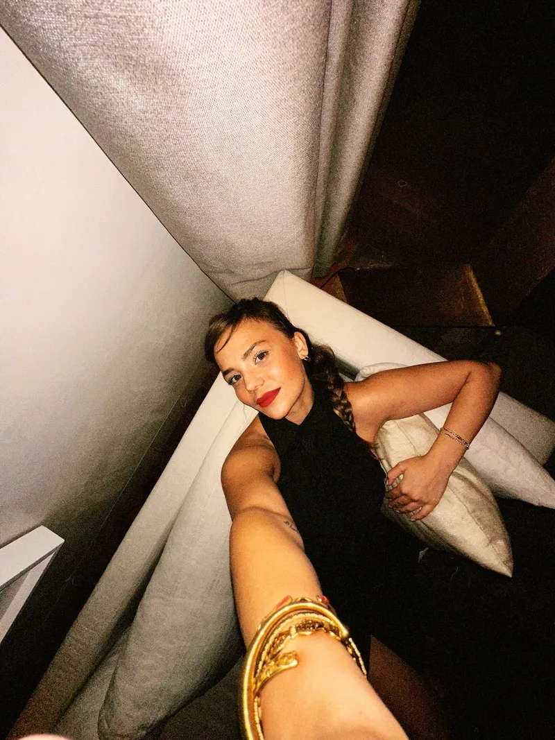 bahar-sahin-platin-sarisin-oldu-yeni-hali-sosyal-medyayi-boldu-1774948404745.jpg Bahar Şahin platin sarışın oldu! Yeni hali sosyal medyayı böldü-6