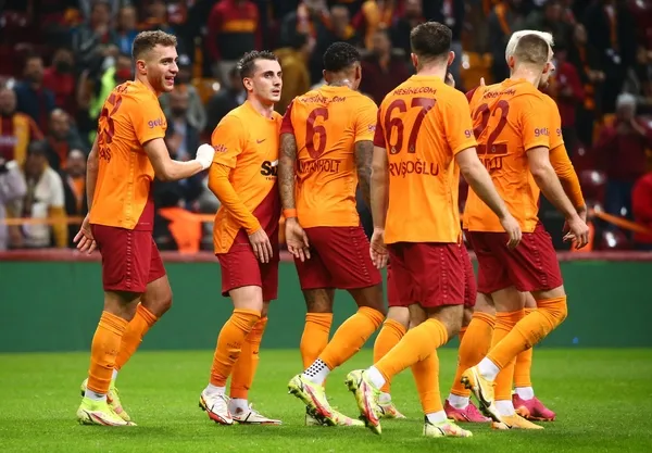galatasaray-hata-yapmadi-rakiplerinin-kaybettigi-haftada-gaziantepi-2-0la-gecti-1635704426368.jpg Galatasaray hata yapmadı! Rakiplerinin kaybettiği haftada Gaziantep'i 2-0'la geçti-3