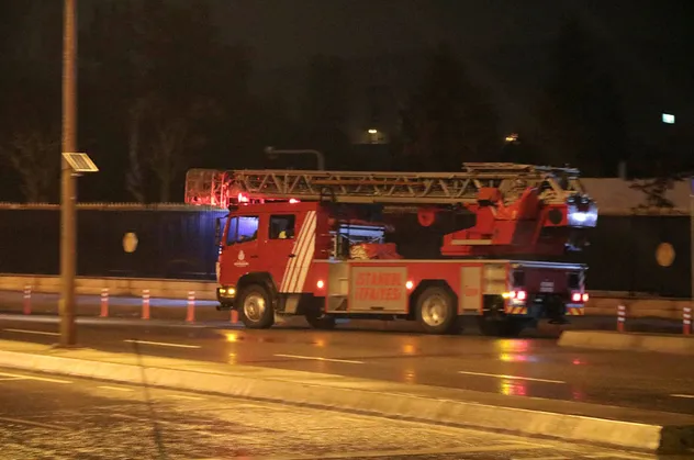 Tuzla Piyade Okulu'nda yangın: 2 yaralı