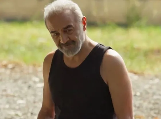 inci-tanelerinin-dilberi-dudak-ucuklatti-hazar-erguclunun-bolum-basi-ucreti-ortaya-ckti-1728574139711.jpg Hazar Ergüçlü'nün bölüm başı ücreti ortaya çıktı: İnci Taneleri'nin Dilber'i dudak uçuklattı!-3