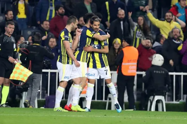 Gol sonrası Ersun Yanal ve Tolgay Arslan detayı gözlerden kaçmadı
