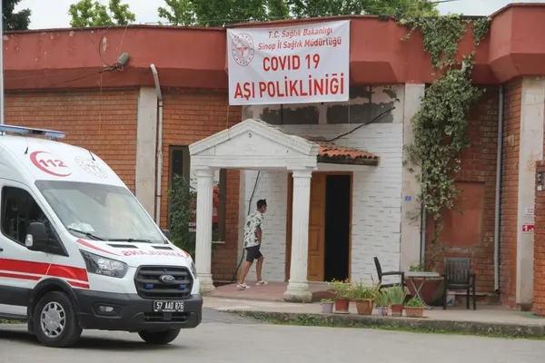 turkiyenin-asilamadaki-basarisi-burada-sakli-sinopta-dugun-salonu-asi-merkezi-oldu-1624631412733.jpg Türkiye'nin aşılamadaki başarısı burada saklı! Sinop'ta düğün salonu aşı merkezi oldu-5