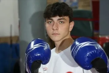 Yiğit Şişman, Gençler Dünya Kick Boks Şampiyonası’nda 57 kiloda dünya şampiyonu oldu