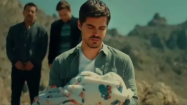 dileksiz-kalan-gonul-daginda-buyuk-surpriz-tanerin-oglu-annesine-kavustu-izleyici-sizim-sizim-sizlayacak-1694164566500.jpeg Taner'in oğlu annesine kavuşacak mı? Dilek'siz kalan Gönül Dağı'nda büyük sürpriz! İzleyici sızım sızım sızlayacak!-2