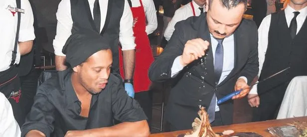 Ronaldinho Nusret’e koştu