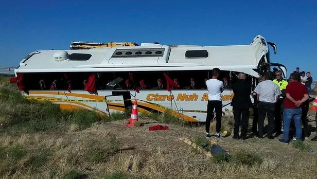 Son dakika: Aksaray'da yolcu otobüsü şarampole devrildi: 41 yaralı-1