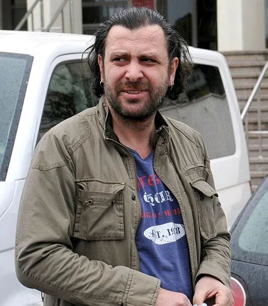 nejat-islerin-son-halini-gorenler-sasti-kaldi-kendisini-goruntuleyen-muhabirlere-hakaretler-yagdirdi-1639337698188.jpeg Nejat İşler'in son halini görenler şaştı kaldı! Kendisini görüntüleyen muhabirlere hakaretler yağdırdı-7