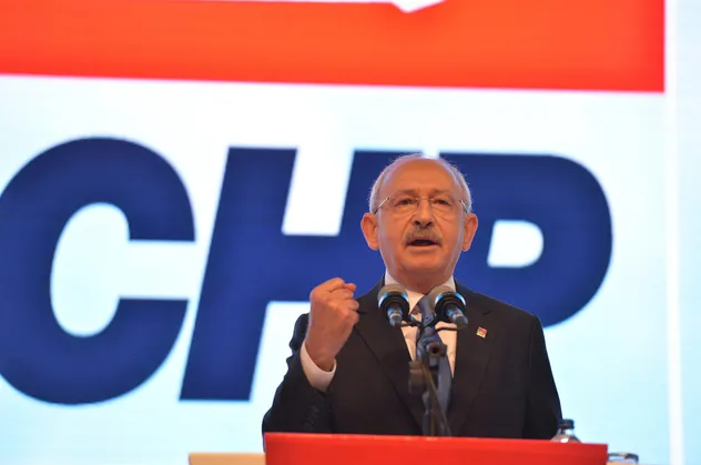 Antalya'da CHP'li Meclis Üyesi Reşat Oktay sert sözlerle istifa etti